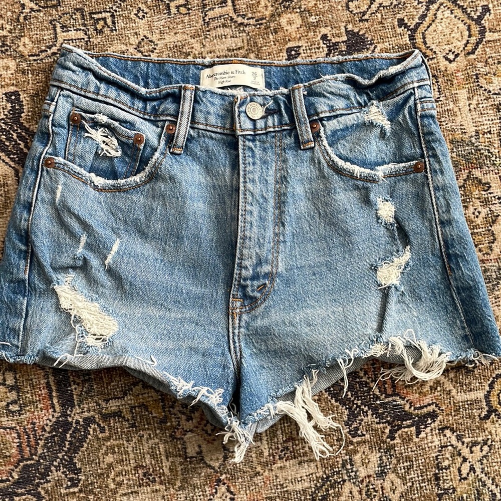 Abercrombie high rise mom short